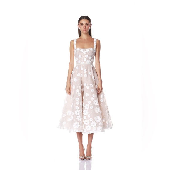 Bronx and Banco Dresses & Skirts - NWOT BRONX AND BANCO Mademoiselle Embroidered White Floral Midi Bridal Dress